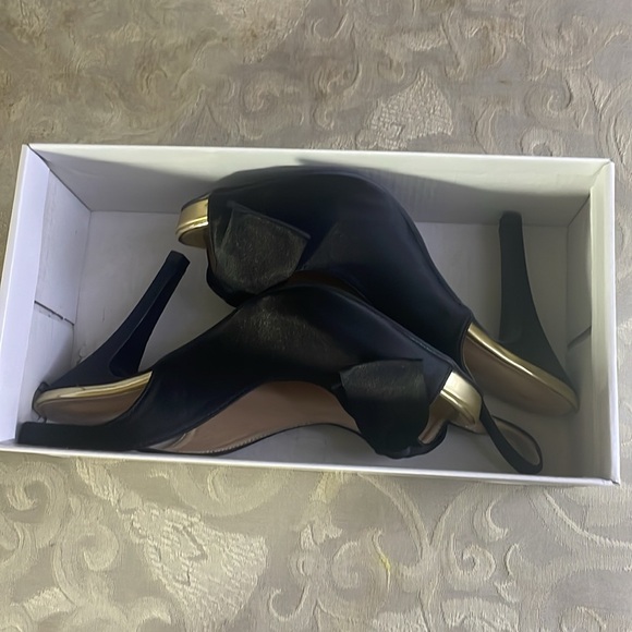 black heels - Picture 3 of 3